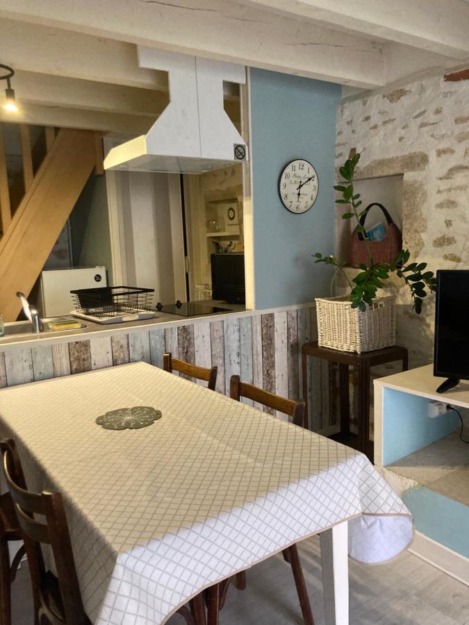 Villa Logis Cote Jardin à Varennes-les-Narcy Extérieur photo